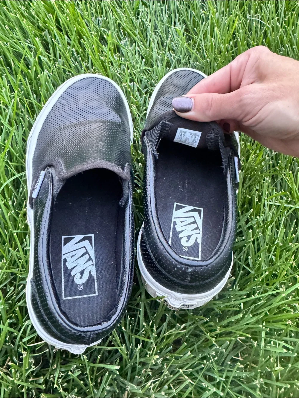 Vans Classic Black Leather shoes– Women’s 6.5